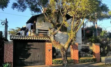 Casa a venda com 03 quartos ,com 02 vagas  -ipanema -porto alegre