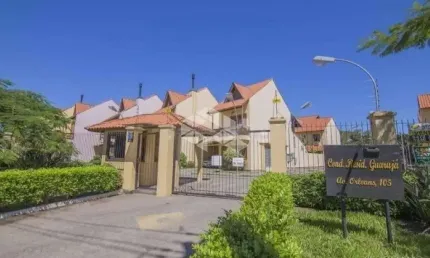 Casa a venda no  Condominio Guarujá  03 dormitórios -Guarujá -Porto Alegre