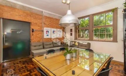 A apartamento a venda  com 03 dormitórios -petrópolis -porto alegre
