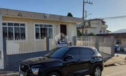 Casa de esquina + kitinets no Bairro Jardim Cidade de Florianópolis