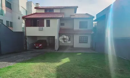 Casa financiável a venda no bairro Coloninha, Florianópolis - SC