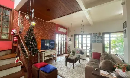 Casa com 3 dormitórios à venda em Serraria - São José/SC
