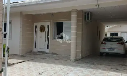 Casa com 3 quartos à venda na Rua José Roberto da Silva Andreani, 3, Serraria, São José