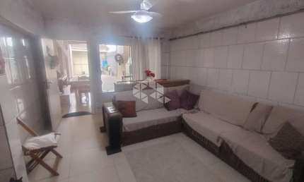 Casa com 3 Quartos e 4 banheiros à Venda, 105m² por R$ 583.000,00