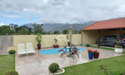 Casa à venda com 3 suites no bairro Sul do Rio em Santo Amaro da Imperatriz SC