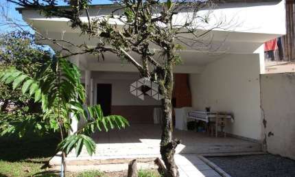 Casa a venda no Córrego Grande, com 4 dormitórios e terreno grande