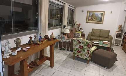 Ampla Cobertura, bairro nobre, próximo a todo comércio e UFSC