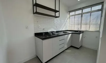 Apartamento Reformado à Venda no Estreito - 2 Quartos, 1 Vaga - Excelente Localização!