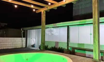 Casa à venda na Praia do Meio - com área gourmet e jacuzzi!