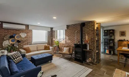 Casa com pátio, 3 quartos 4 vagas de garagem c/ 260m²
