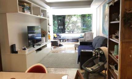 Ótimo apartamento de 2 dormitórios, com suíte, no bairro Petrópolis.