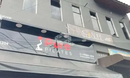 Predio comercial com dois Salão á venda na Avenida Antonelo da Messina