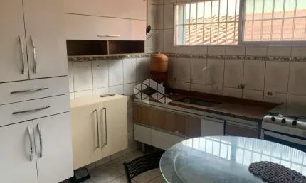 Sobrado com 2 dorms e vaga de garagem por R$ 450 mil