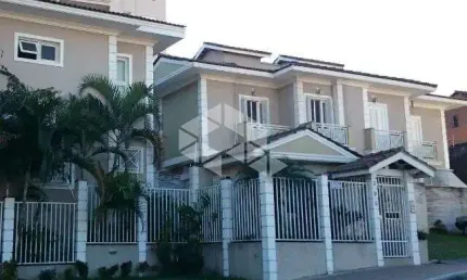 Casa de condomínio à venda com 3 quartos, quintal e 3 vagas