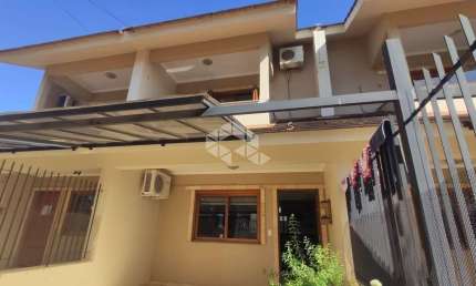Sobrado geminado semimobiliado com 2 dormitórios a venda e/ou locação no bairro Moinhos D'Água em Lajeado/RS