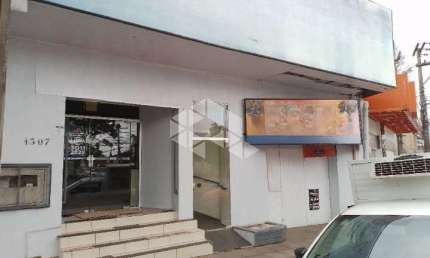 Loja comercial térrea e depósito no subsolo a venda e locação no Centro de Lajeado/RS