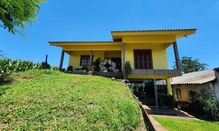 Chácara a venda em Cruzeiro do Sul com Casa de 270 m2 mais Galpão com estrebaria