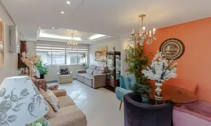 Apartamento amplo com 3 dormitórios, 1 suíte e com 1 vaga no Petrópolis