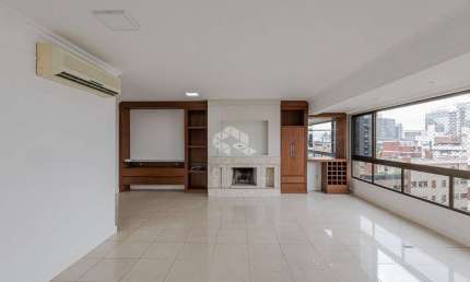 Apartamento em rua tranquila com 4 dormitórios e 3 vagas no Bela Vista