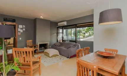 Vende APARTAMENTO 3 DORMITÓRIOS e 2 VAGAS NO BAIRRO PETRÓPOLIS!