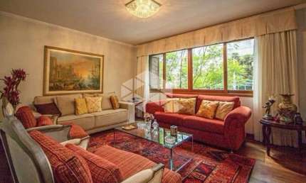 Apartamento 04 dormitórios com 2 vagas no Petrópolis