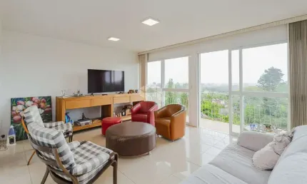 Apartamento de 3 dorm, em frente ao Colégio Farroupilha.