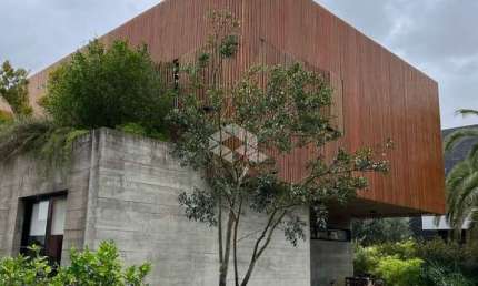 Casa estilo uruguaio com 3 suítes no Ponta da Figueira