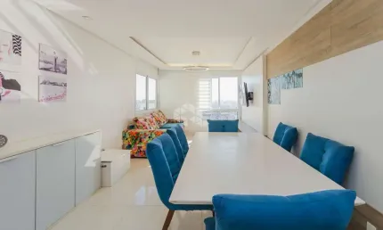 Apartamento totalmente mobiliado 3 dormitórios  (sendo 1 suíte),  3 vagas  e depósito no bairro Petrópolis
