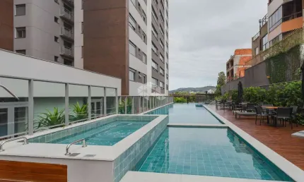 Apartamento para comprar no Petrópolis com três dormitórios