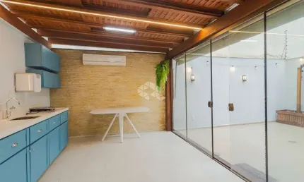 Apartamento garden à venda no bairro Petrópolis com 2 dormitórios (1 suíte)