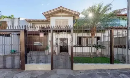 Casa com 5 dormitórios e excelente área de lazer em ótima localização no jardim itu.