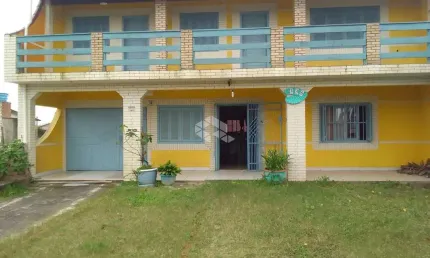 Casa com 4 quartos, dois andares em palmares do sul/rs