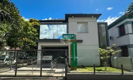 Casa comercial no coração do menino deus - localização privilegiada