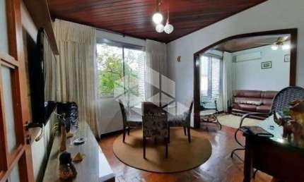 Apartamento com 4 dormitórios e vaga no Passo da Areia