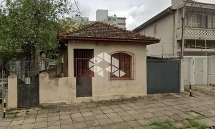 Terreno de  484m2, bem localizado, plano, Dona Augusta esquina Travessa Dirceu.