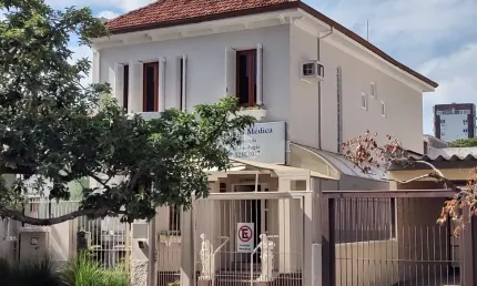 Excelente casa comercial, a poucos passos do hospital mãe de deus
