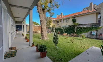Exclusiva casa térrea com 7 dormitórios e amplo terreno