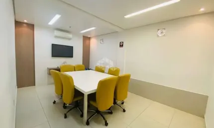 Sala comercial, com 29m, no bairro Menino Deus em Porto Alegre
