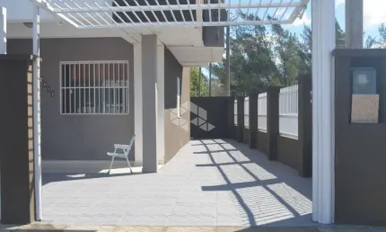 Sobrado, 3 dormitórios, sendo 1 suite no Centro de Tramandaí