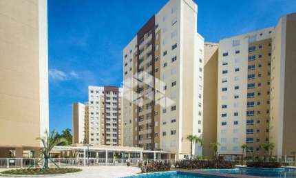 Apartamento Semi-mobiliado, 3 dormitórios com 76m² sendo 1 suíte, estar/cozinha integrada, banheiro social, área de serviço, churrasqueira, 2 vagas