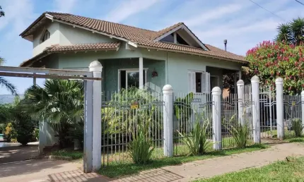 Casa Sobrado Terreno Duplo - 4 Quartos - 1 Suíte - Piscina - São Leopoldo