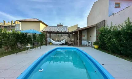 Casa de esquina com 2 terrenos com 5 quartos e piscina na praia de capão noo