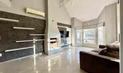 Sobrado 4 dormitórios, 1 suíte, sótão, 300 m² construído, bairro moinhos de ventos