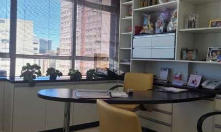 SALA COMERCIAL AMPLA MOBILIADA NO  CENTRO DE CAXIAS DO SUL