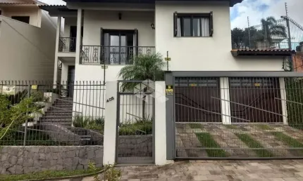 Excelente casa no bairro Cinquentenário, em Caxias do Sul.