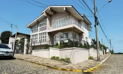 Casa com 3 quartos à venda na Pedro Padovan, 250, São Roque, Farroupilha