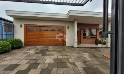 Casa com 158,53m² com quiosque no bairro santa catarina