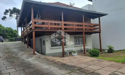 Casa com 6 quartos à venda na Borges De Medeiros, 276, Pio X, Farroupilha