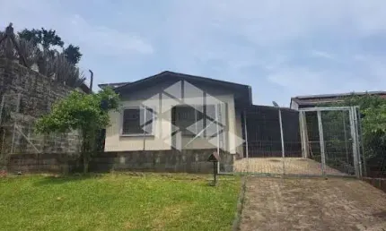 Casa com 03 dormitórios no bairro são luiz em farroupilha