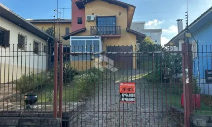 Casa de 2 pavimentos no bairro planalto com 4 dormitórios